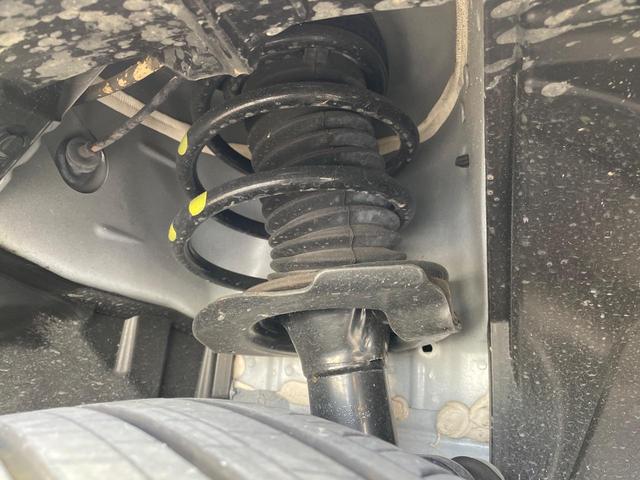 お車を安心してお乗りいただく為には、足回りの定期点検が欠かせません。サービスサポート（有償保証）では無料点検もご提供しており、安心のカーライフをお過ごしいただけるサポート体制が整っています。