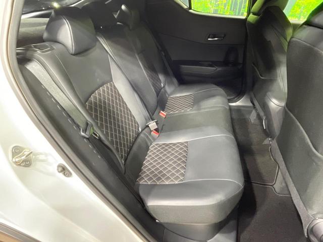 後部座席も気になるようなキズ・汚れやへたり等、大きなダメージはなく、良好な状態です。