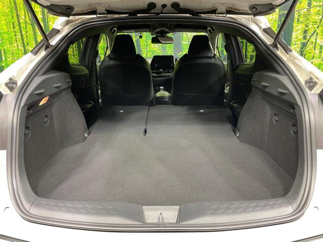後席を格納すると、これだけの広さが！シーンに合わせたシートアレンジで、大きな荷物も積むことが出来ます♪