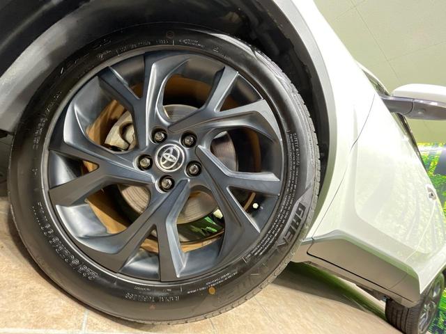 【純正１６インチアルミホイール】外観にマッチした純正アルミホイールを装着しております。各種社外アルミホイールや、スタッドレスタイヤも取扱いしております。是非ご相談ください♪