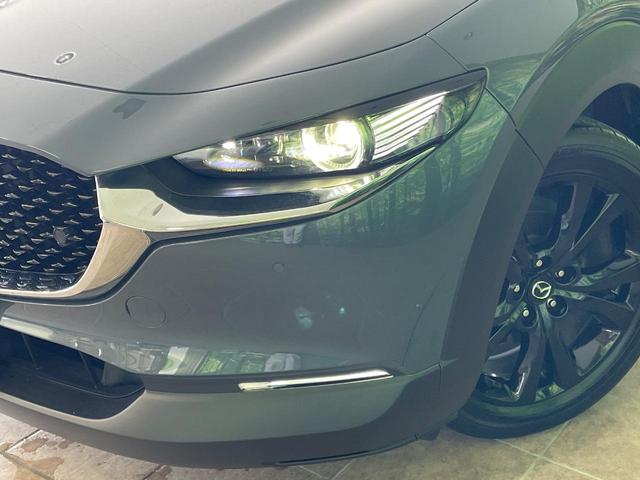 【ＬＥＤヘッドライト】悪天候や夜間走行時も良好な視界を確保し安心して運転できる高輝度ＬＥＤヘッドライトを装備！点灯速度が早く、消費電力も抑えられています。