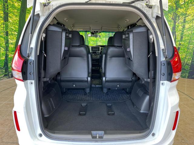 積み下ろしのしやすいデッキにはたっぷりと荷物を積み込んでいただけます。遊びから仕事まで、様々なシーンで頼れます♪