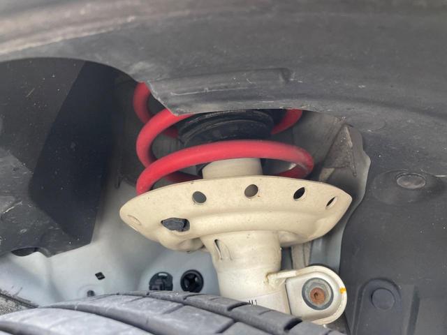 お車を安心してお乗りいただく為には、足回りの定期点検が欠かせません。サービスサポート（有償保証）では無料点検もご提供しており、安心のカーライフをお過ごしいただけるサポート体制が整っています。