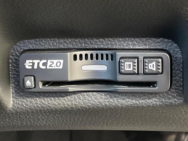 ヴェゼル ｅ：ＨＥＶ　Ｚ　１年保証　全周囲カメラ　衝突被害軽減システム　禁煙車　電動リアゲート　ハーフレザーシート　コーナーセンサー　スマートキー　ＬＥＤヘッド　ＥＴＣ２．０　純正１８インチアルミ　オートライト（7枚目）