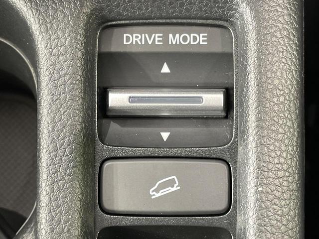 ヴェゼル ｅ：ＨＥＶ　Ｚ　１年保証　全周囲カメラ　衝突被害軽減システム　禁煙車　電動リアゲート　ハーフレザーシート　コーナーセンサー　スマートキー　ＬＥＤヘッド　ＥＴＣ２．０　純正１８インチアルミ　オートライト（23枚目）