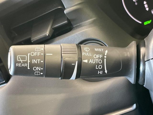 ヴェゼル ｅ：ＨＥＶ　Ｚ　１年保証　全周囲カメラ　衝突被害軽減システム　禁煙車　電動リアゲート　ハーフレザーシート　コーナーセンサー　スマートキー　ＬＥＤヘッド　ＥＴＣ２．０　純正１８インチアルミ　オートライト（64枚目）