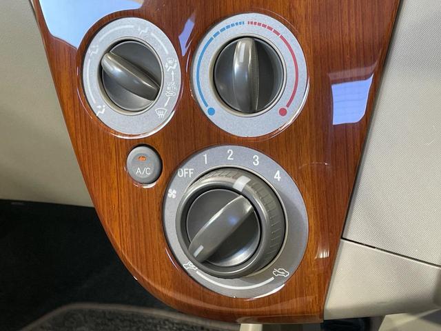 寒い冬も暑い夏も全席に快適な空調を届けてくれる、ダイヤル式エアコンを装備♪