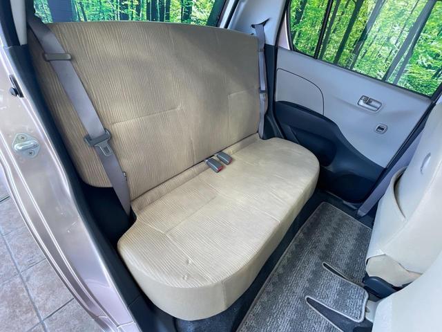 後部座席も気になるようなキズ・汚れやへたり等、大きなダメージはなく、良好な状態です。