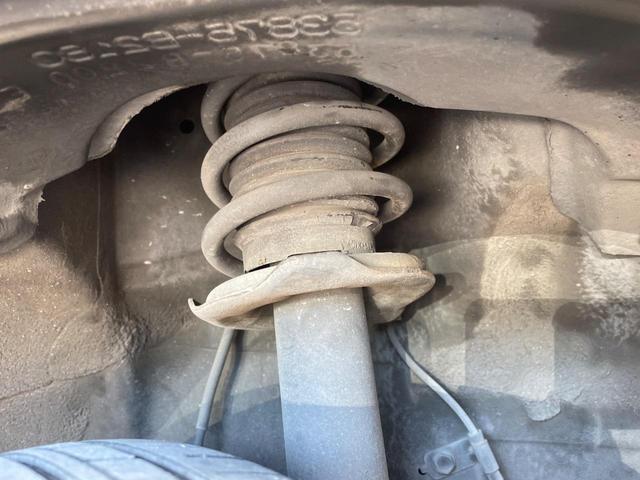 お車を安心してお乗りいただく為には、足回りの定期点検が欠かせません。サービスサポート（有償保証）では無料点検もご提供しており、安心のカーライフをお過ごしいただけるサポート体制が整っています。