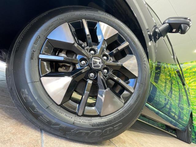 【純正１６インチアルミホイール】外観にマッチした純正アルミホイールを装着しております。各種社外アルミホイールや、スタッドレスタイヤも取扱いしております。是非ご相談くださ