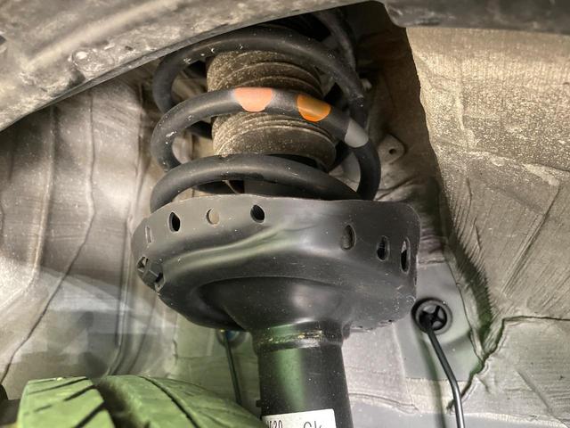 お車を安心してお乗りいただく為には、足回りの定期点検が欠かせません。サービスサポート（有償保証）では無料点検もご提供しており、安心のカーライフをお過ごしいただけるサポート体制が整っています。