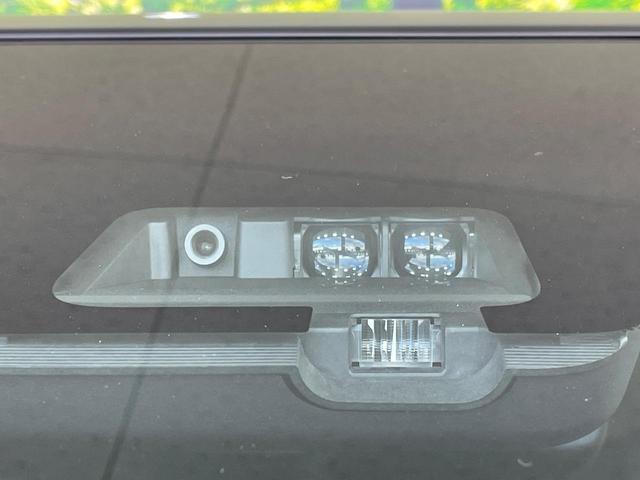 【三菱ｅ-Ａｓｓｉｓｔ】走行中に前方の車両等を認識し、衝突しそうな時は警報とブレーキで衝突回避と被害軽減をアシスト。より安全にドライブをお楽しみいただけます。