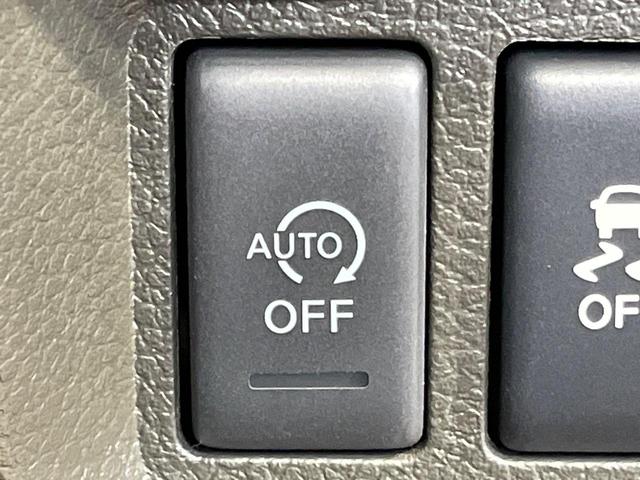 【アイドリングストップ】赤信号や渋滞で停車した際にエンジンを停止し、無駄な燃料の消費を抑えます。燃費向上や環境保護につなげる機能♪エンジンはブレーキを離せば再始動します。