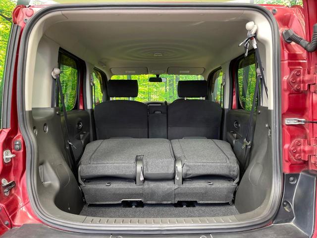 後席を格納すると、これだけの広さが！シーンに合わせたシートアレンジで、大きな荷物も積むことが出来ます♪