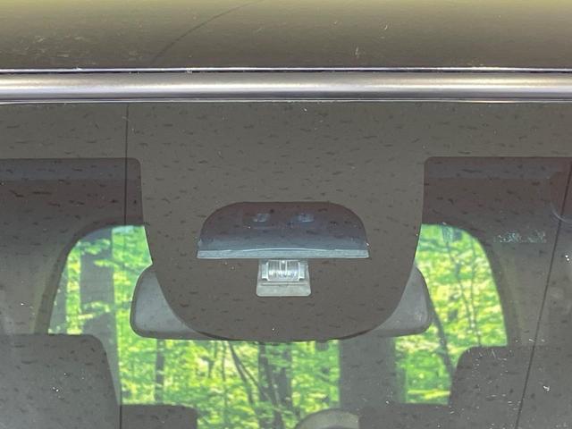 【シティブレーキアクティブシステム】低速走行中に前方の車両等を認識し、衝突しそうな時は警報とブレーキで衝突回避と被害軽減をアシスト。より安全にドライブをお楽しみいただけます。