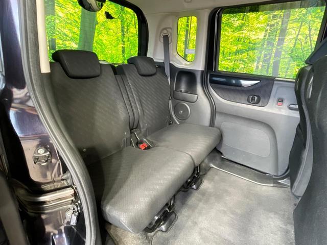 後部座席も気になるようなキズ・汚れやへたり等、大きなダメージはなく、良好な状態です。