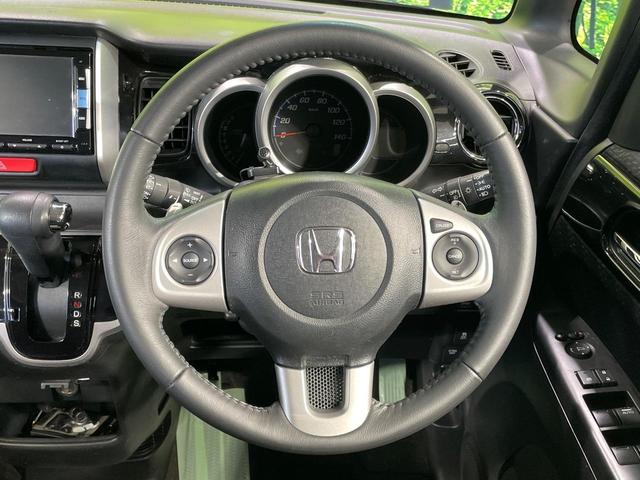 【純正革巻きステアリング】上質な革を使用することで、手にしっかり馴染みとても運転しやすいハンドルです♪