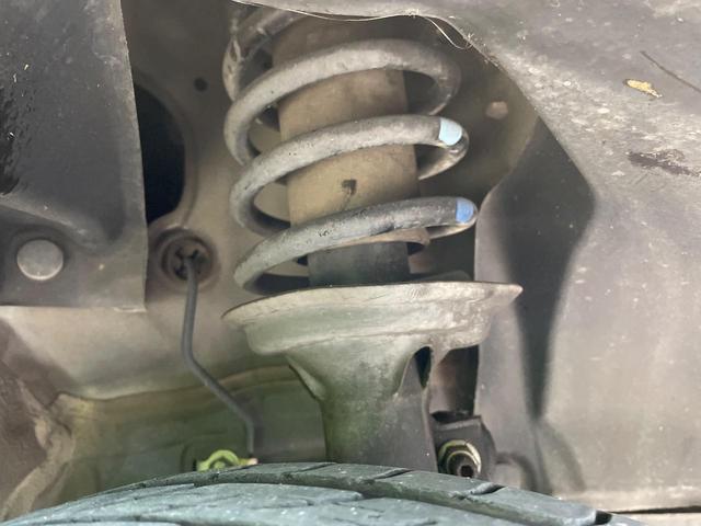 お車を安心してお乗りいただく為には、足回りの定期点検が欠かせません。サービスサポート（有償保証）では無料点検もご提供しており、安心のカーライフをお過ごしいただけるサポート体制が整っています。