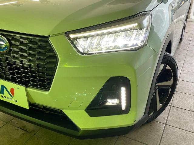 【ＬＥＤヘッドライト】悪天候や夜間走行時も良好な視界を確保し安心して運転できる高輝度ＬＥＤヘッドライトを装備！点灯速度が早く、消費電力も抑えられています。