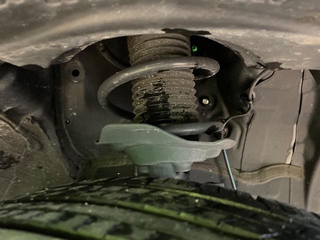 お車を安心してお乗りいただく為には、足回りの定期点検が欠かせません。サービスサポート（有償保証）では無料点検もご提供しており、安心のカーライフをお過ごしいただけるサポート体制が整っています。