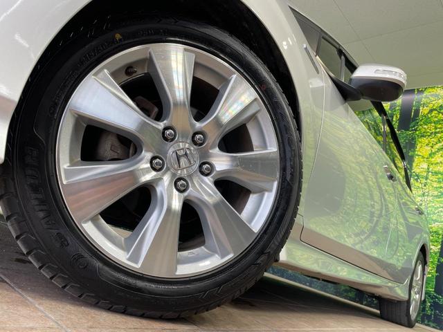 【純正１７インチアルミホイール】外観にマッチした純正アルミホイールを装着しております。各種社外アルミホイールや、スタッドレスタイヤも取扱いしております。是非ご相談ください♪