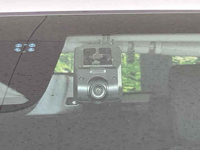 【ドライブレコーダー】安心・安全なカーライフに必須のドライブレコーダーを装備！走行中はもちろん、あおり運転や事故に遭遇した際の状況も映像で記録し、万一のリスクに備えます。