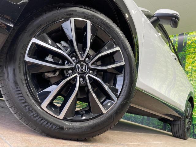 【純正１８インチアルミホイール】外観にマッチした純正アルミホイールを装着しております。各種社外アルミホイールや、スタッドレスタイヤも取扱いしております。是非ご相談ください♪