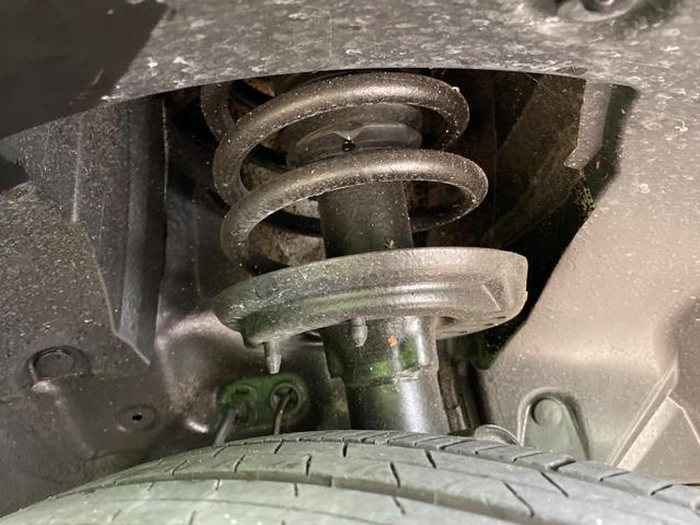 お車を安心してお乗りいただく為には、足回りの定期点検が欠かせません。サービスサポート（有償保証）では無料点検もご提供しており、安心のカーライフをお過ごしいただけるサポート体制が整っています。