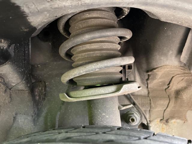 お車を安心してお乗りいただく為には、足回りの定期点検が欠かせません。サービスサポート（有償保証）では無料点検もご提供しており、安心のカーライフをお過ごしいただけるサポート体制が整っています。