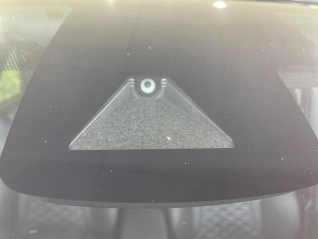 【トヨタセーフティセンス】走行中に前方の車両等を認識し、衝突しそうな時は警報とブレーキで衝突回避と被害軽減をアシスト。より安全にドライブをお楽しみいただけます。