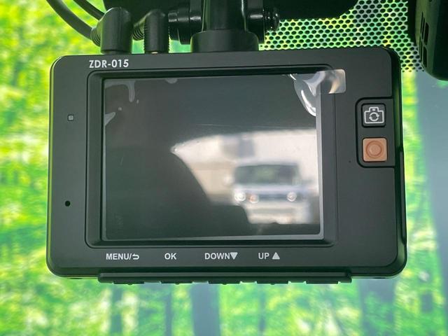 【ドライブレコーダー】安心・安全なカーライフに必須のドライブレコーダーを装備！走行中はもちろん、あおり運転や事故に遭遇した際の状況も映像で記録し、万一のリスクに備えます。