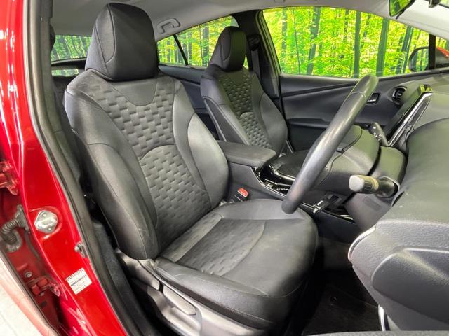 運転席まわりには十分なスペースがあり、大柄な方でもゆったり運転していただける環境です。