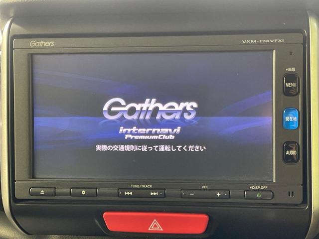 【純正ナビ】人気の純正ナビを装備しております。ナビの使いやすさはもちろん、オーディオ機能も充実！キャンプや旅行はもちろん、通勤や買い物など普段のドライブも楽しくなるはず♪