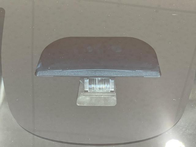 【シティブレーキアクティブシステム】低速走行中に前方の車両等を認識し、衝突しそうな時は警報とブレーキで衝突回避と被害軽減をアシスト。より安全にドライブをお楽しみいただけます。