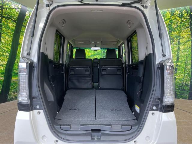 普段のお買い物や通勤、送迎等に十分な荷室スペースを確保しております。セカンドシートを倒すと、大きな荷物の積載も可能です♪