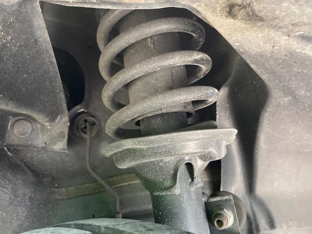 お車を安心してお乗りいただく為には、足回りの定期点検が欠かせません。サービスサポート（有償保証）では無料点検もご提供しており、安心のカーライフをお過ごしいただけるサポート体制が整っています。