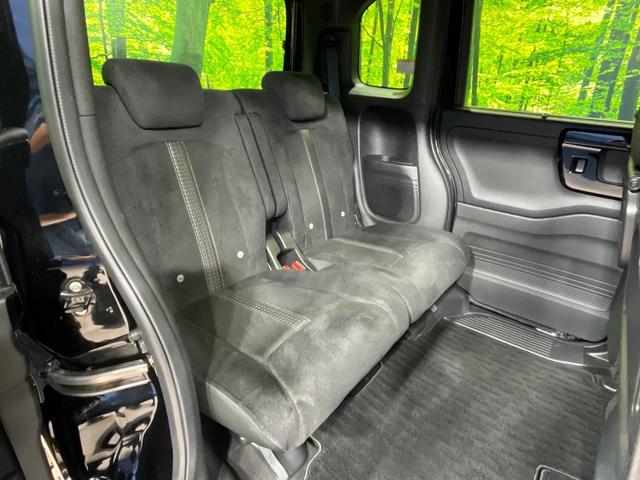 後部座席も気になるようなキズ・汚れやへたり等、大きなダメージはなく、良好な状態です。