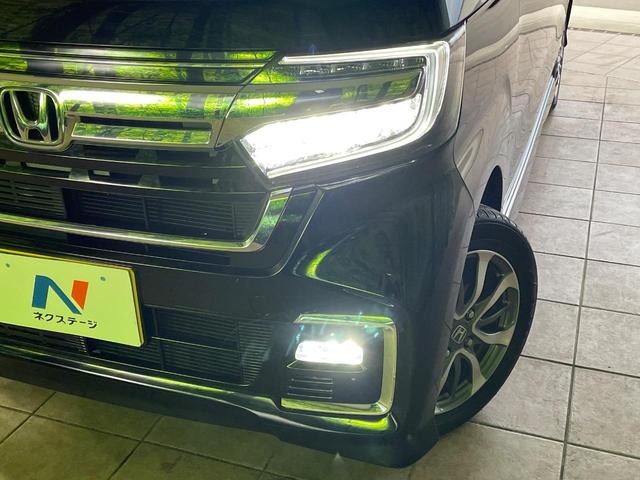 【ＬＥＤヘッドライト】悪天候や夜間走行時も良好な視界を確保し安心して運転できる高輝度ＬＥＤヘッドライトを装備！点灯速度が早く、消費電力も抑えられています。