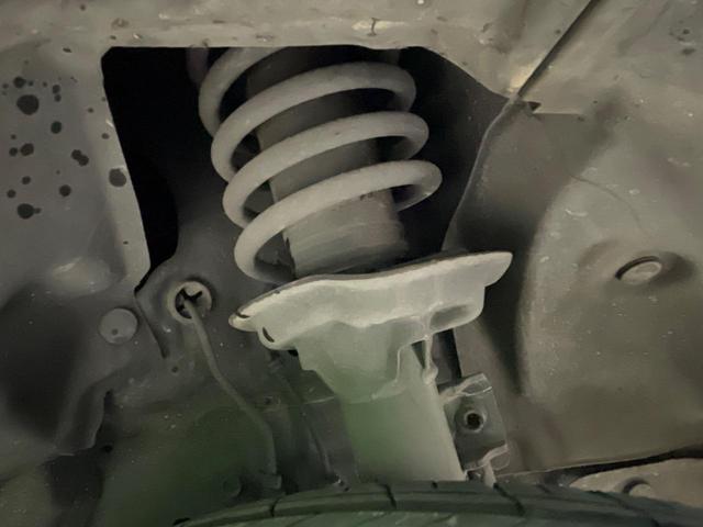 お車を安心してお乗りいただく為には、足回りの定期点検が欠かせません。サービスサポート（有償保証）では無料点検もご提供しており、安心のカーライフをお過ごしいただけるサポート体制が整っています。