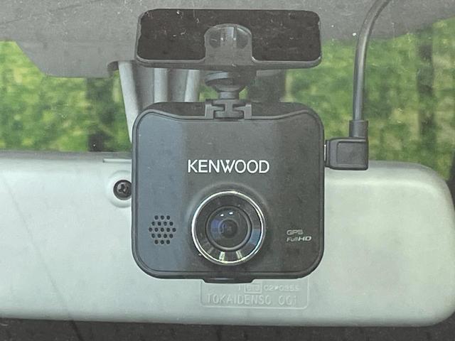 【ドライブレコーダー】安心・安全なカーライフに必須のドライブレコーダーを装備！走行中はもちろん、あおり運転や事故に遭遇した際の状況も映像で記録し、万一のリスクに備えます。