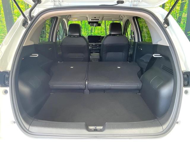 後席を格納すると、これだけの広さが！シーンに合わせたシートアレンジで、大きな荷物も積むことが出来ます♪