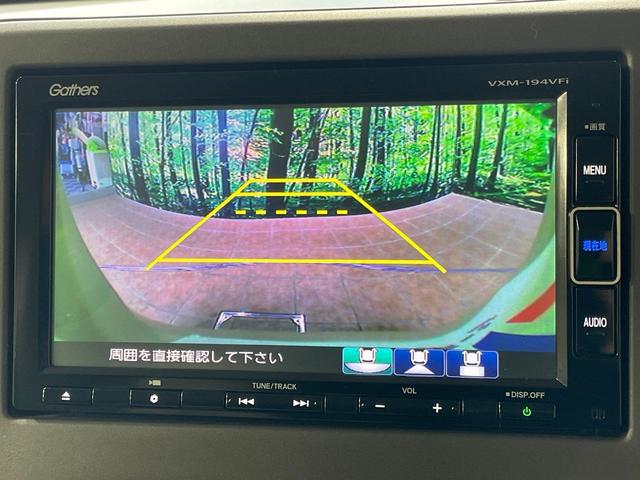 【バックカメラ】駐車時に後方がリアルタイム映像で確認できます。大型商業施設や立体駐車場での駐車時や、夜間のバック時に大活躍！運転スキルに関わらず、今や必須となった装備のひとつです！