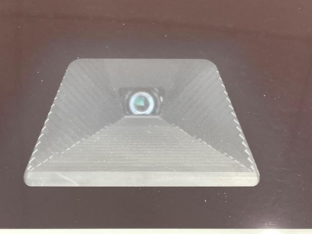 【ホンダセンシング】走行中に前方の車両等を認識し、衝突しそうな時は警報とブレーキで衝突回避と被害軽減をアシスト。より安全にドライブをお楽しみいただけます。