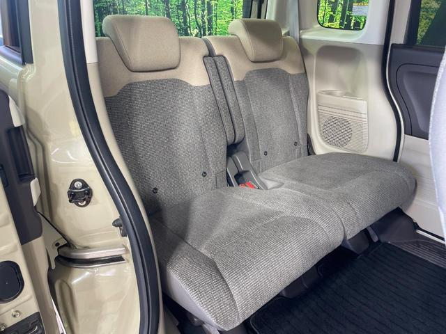 後部座席も気になるようなキズ・汚れやへたり等、大きなダメージはなく、良好な状態です。