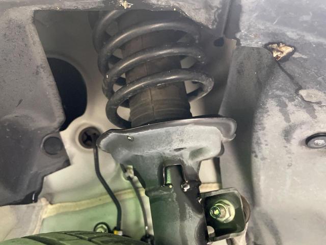 お車を安心してお乗りいただく為には、足回りの定期点検が欠かせません。サービスサポート（有償保証）では無料点検もご提供しており、安心のカーライフをお過ごしいただけるサポート体制が整っています。