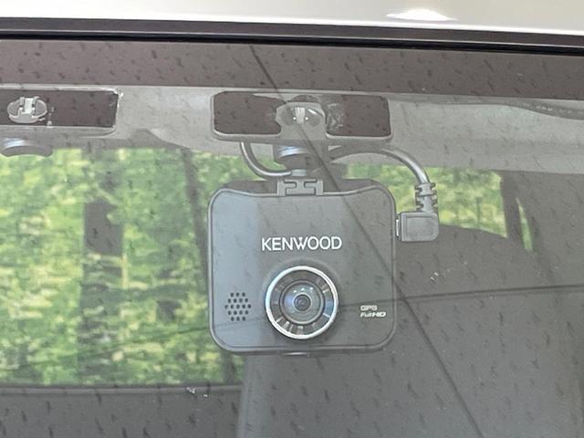 【ドライブレコーダー】安心・安全なカーライフに必須のドライブレコーダーを装備！走行中はもちろん、あおり運転や事故に遭遇した際の状況も映像で記録し、万一のリスクに備えます。