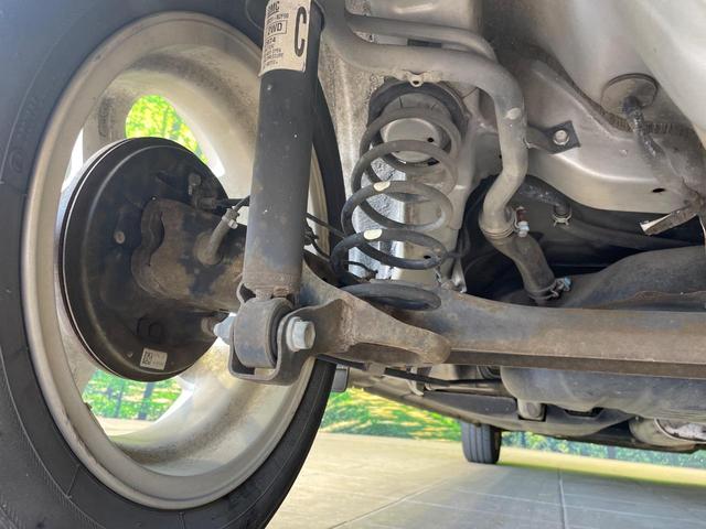 お車を安心してお乗りいただく為には、足回りの定期点検が欠かせません。サービスサポート（有償保証）では無料点検もご提供しており、安心のカーライフをお過ごしいただけるサポート体制が整っています。