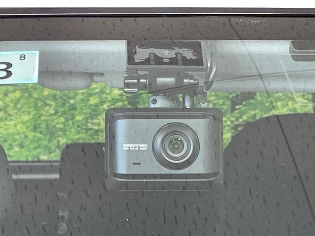 【ドライブレコーダー】安心・安全なカーライフに必須のドライブレコーダーを装備！走行中はもちろん、あおり運転や事故に遭遇した際の状況も映像で記録し、万一のリスクに備えます。