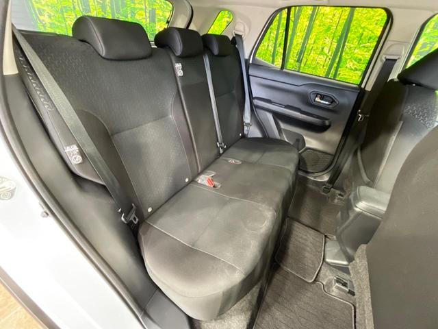 後部座席も気になるようなキズ・汚れやへたり等、大きなダメージはなく、良好な状態です。