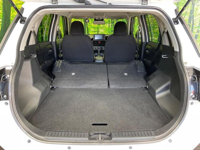 積み下ろしのしやすいデッキにはたっぷりと荷物を積み込んでいただけます。遊びから仕事まで、様々なシーンで頼れます♪